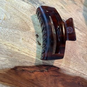 Lululemon hair clip!